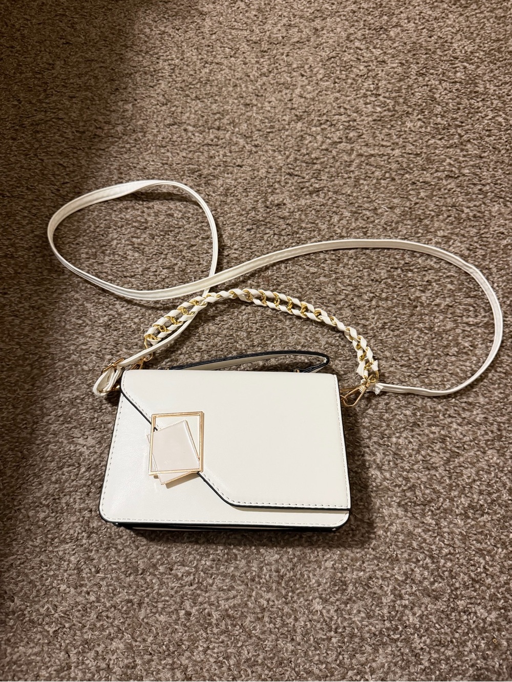 SHEIN White Crossbody Bag with Gold Chain Accent